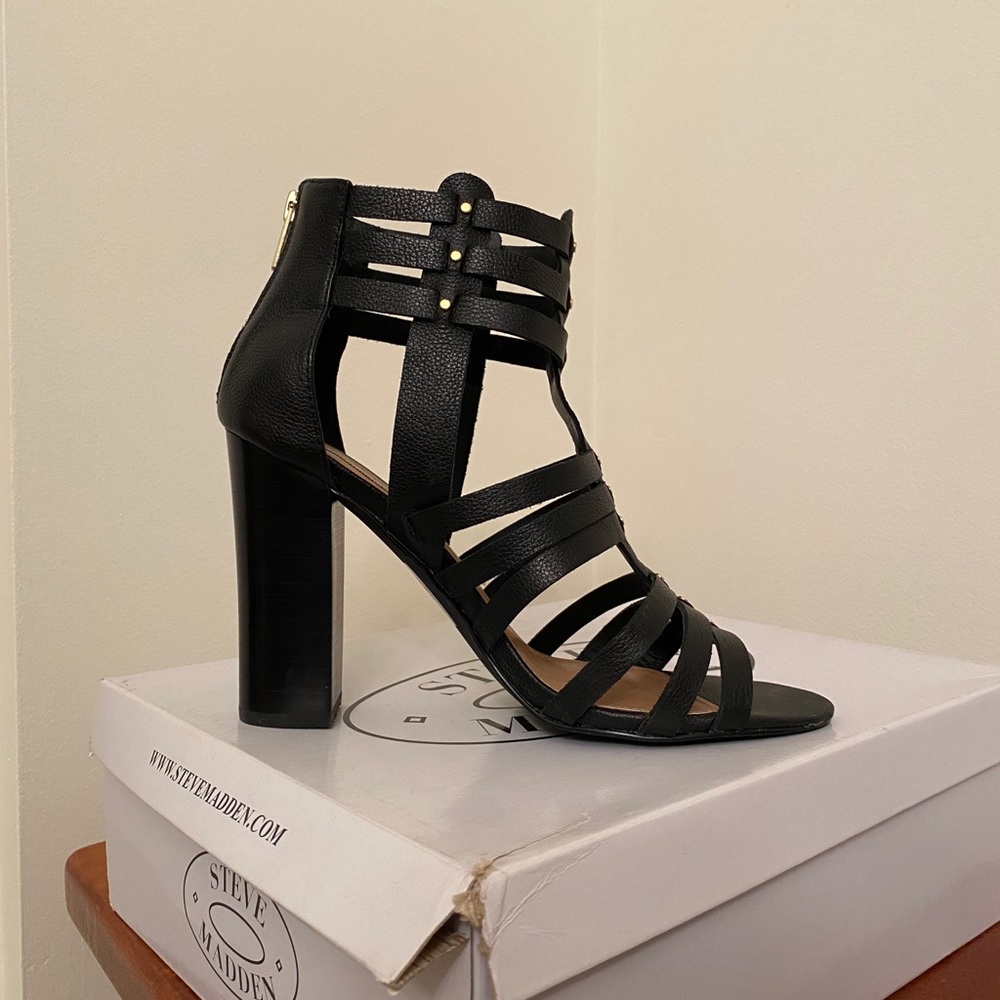 Steve Madden black wedges